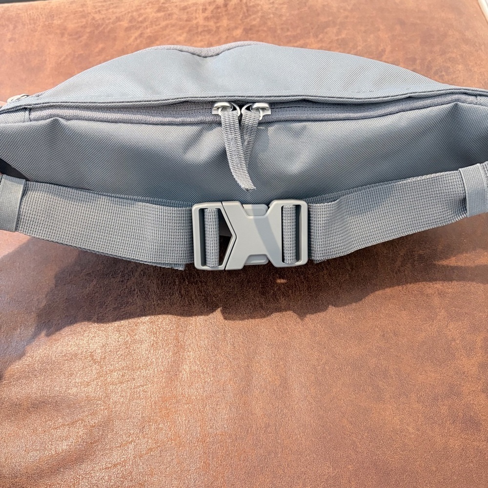 Nike Gray Minimalist Belt Bag Crossbody Fanny Pack Sporty Athleisure Workout - Picture 6 of 11